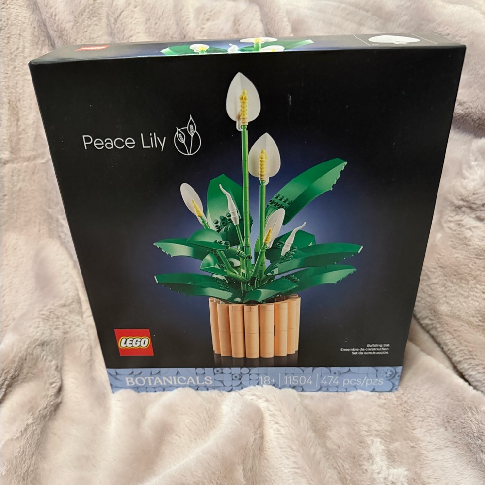 Lego Peace Lily Display with Green Leaves and White Blooms